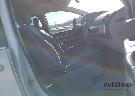 2010 Chrysler Town & Country Touring z USA, uszkodzony, nr VIN 2A4RR5D12AR460470